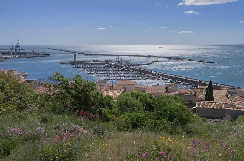 Le port de Sète et la mer vus depuis le mont Saint-Clair